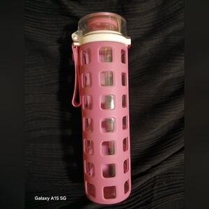 Ello Neon Pink 20oz glass water bottle grip sleeve (121924D)